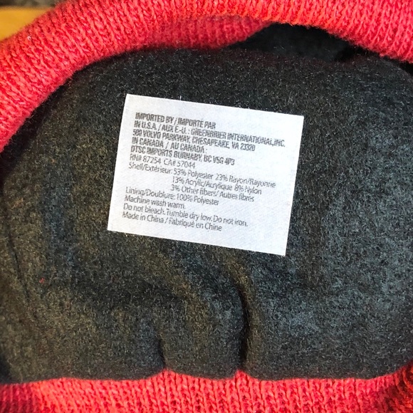 Flannel Lined Red Hat & Gloves Set - Picture 2 of 3